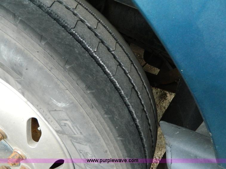 image for item J8919 1998 Freightliner Century Class semi truck