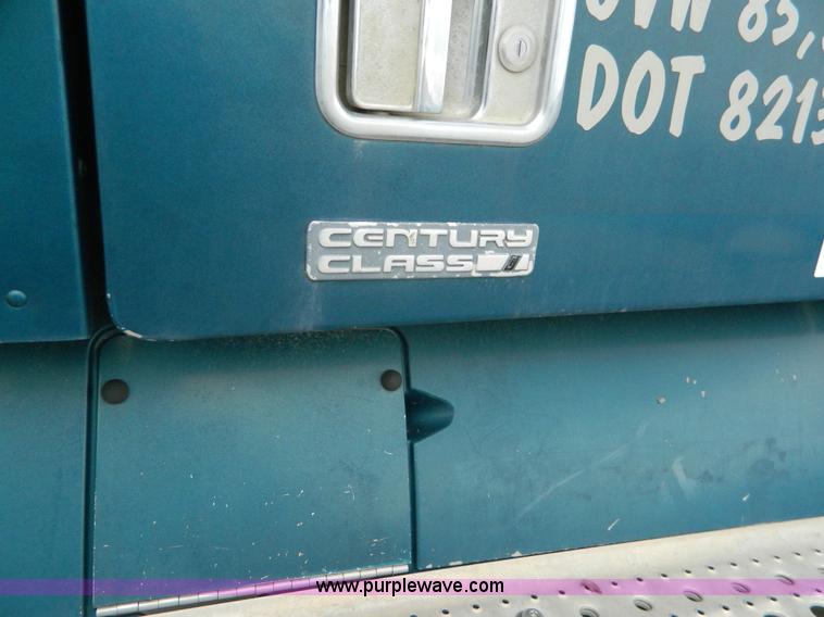 image for item J8919 1998 Freightliner Century Class semi truck