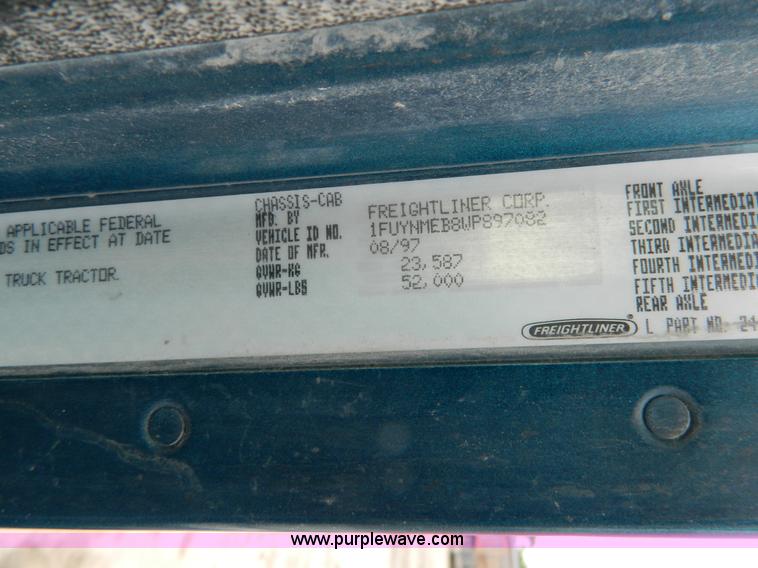 image for item J8919 1998 Freightliner Century Class semi truck