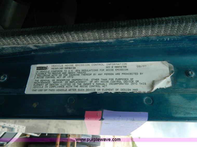 image for item J8919 1998 Freightliner Century Class semi truck