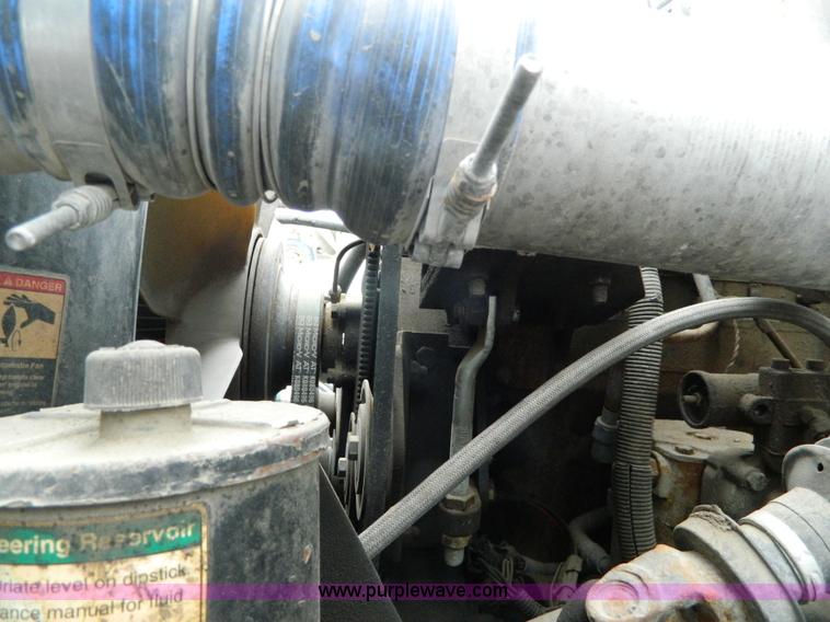 image for item J8919 1998 Freightliner Century Class semi truck