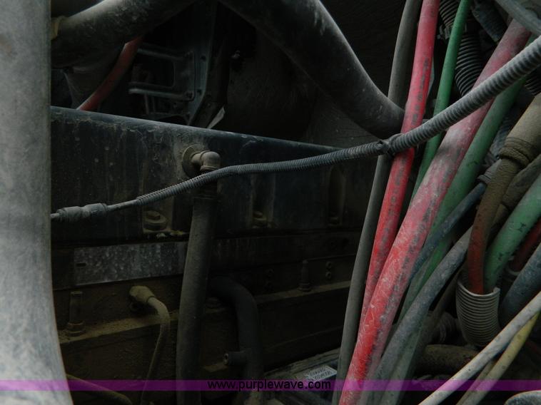 image for item J8919 1998 Freightliner Century Class semi truck