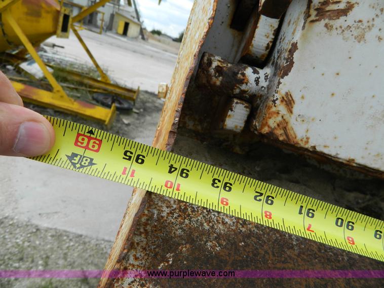 image for item J8920 1977 Kenworth W900A dump truck