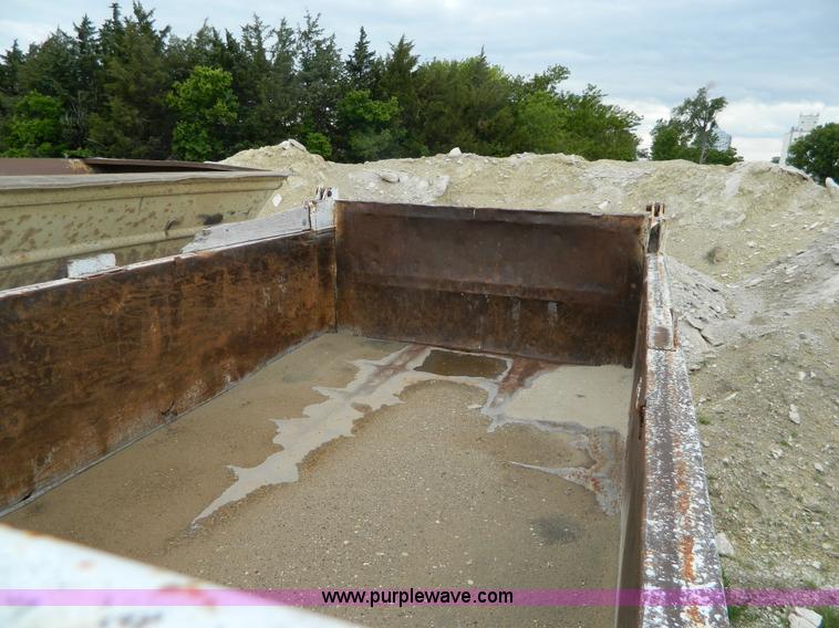 image for item J8920 1977 Kenworth W900A dump truck