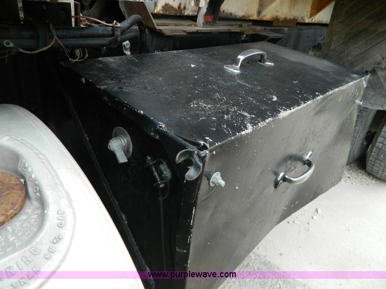 image for item J8920 1977 Kenworth W900A dump truck