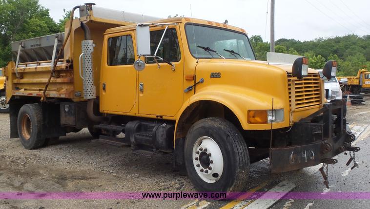 image for item K1401 2000 International 4900 dump truck