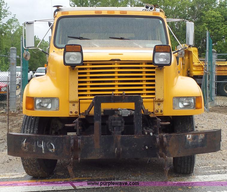 image for item K1401 2000 International 4900 dump truck