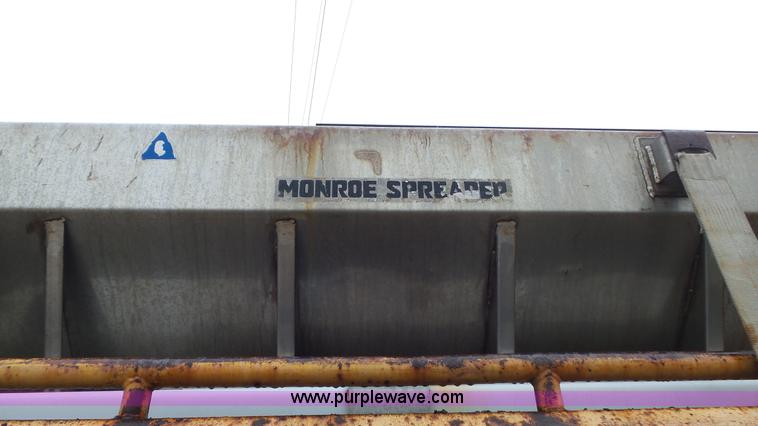 image for item K1401 2000 International 4900 dump truck