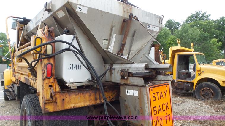 image for item K1401 2000 International 4900 dump truck