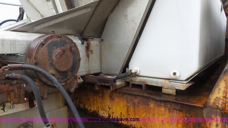 image for item K1401 2000 International 4900 dump truck