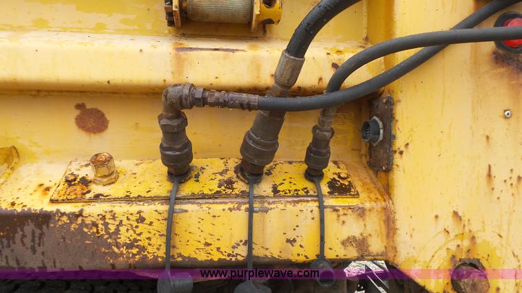 image for item K1401 2000 International 4900 dump truck