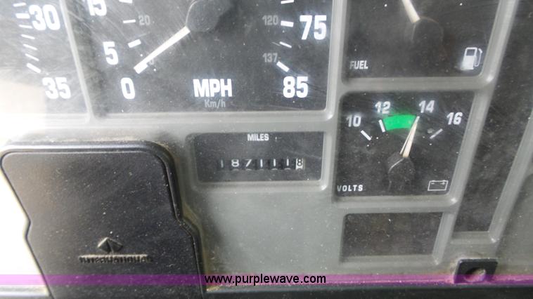 image for item K1401 2000 International 4900 dump truck