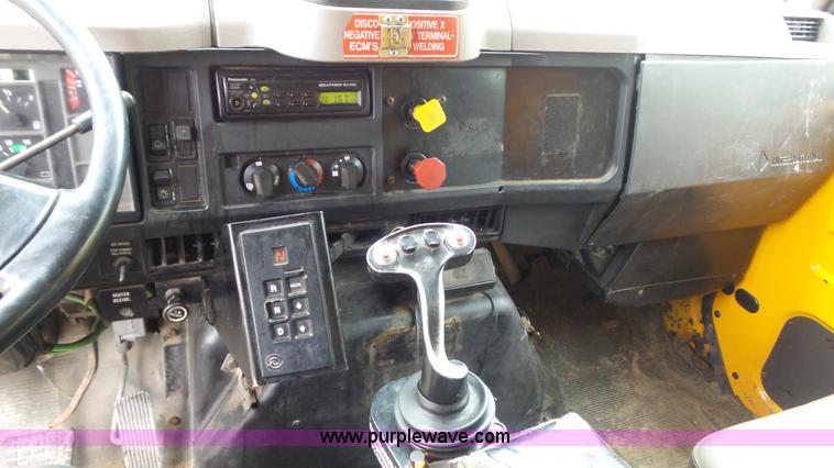 image for item K1401 2000 International 4900 dump truck