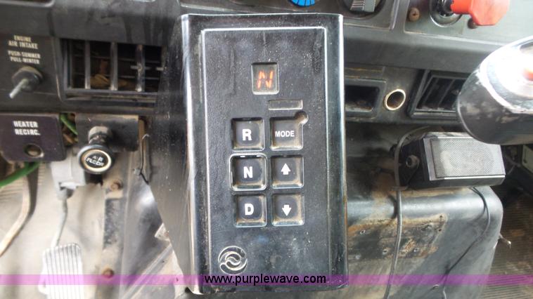 image for item K1401 2000 International 4900 dump truck