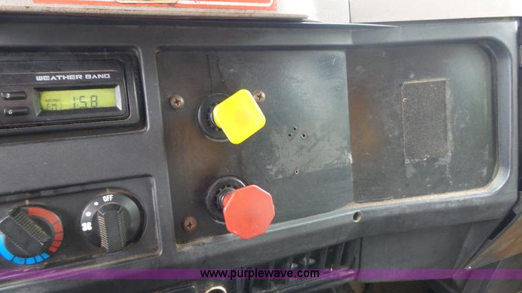 image for item K1401 2000 International 4900 dump truck