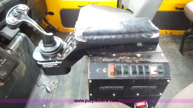 image for item K1401 2000 International 4900 dump truck