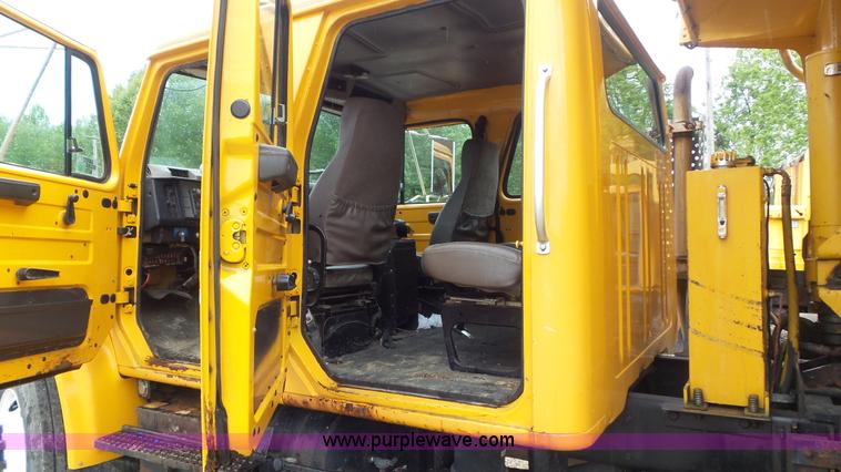 image for item K1401 2000 International 4900 dump truck