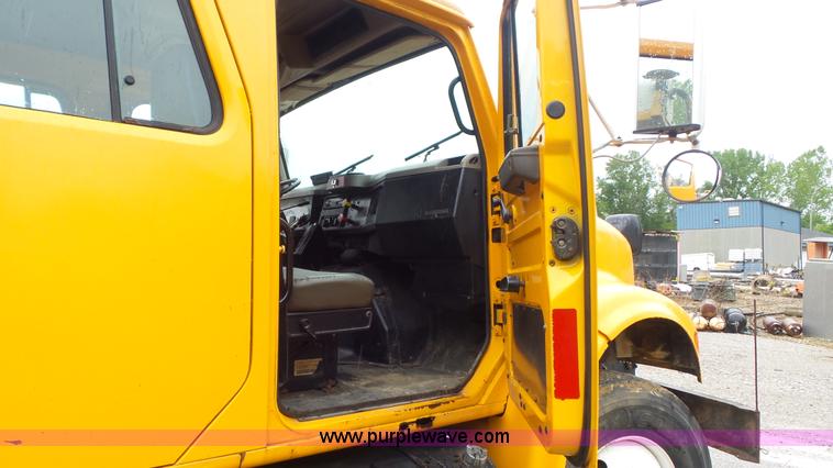 image for item K1401 2000 International 4900 dump truck