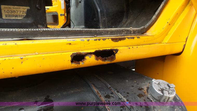 image for item K1401 2000 International 4900 dump truck