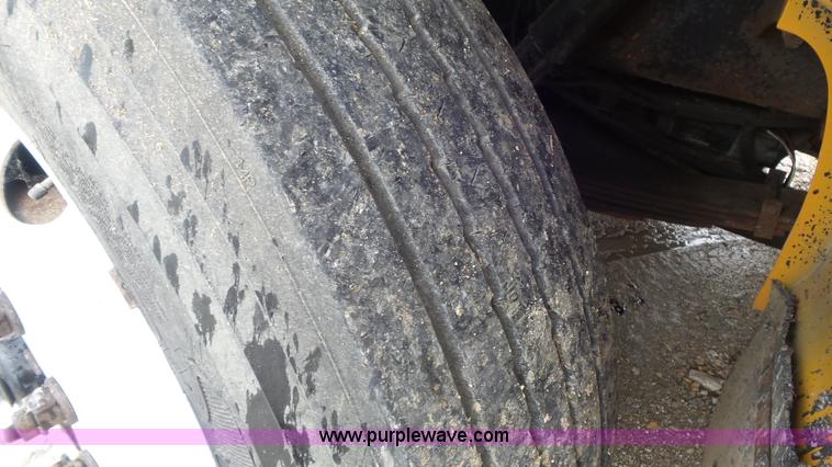 image for item K1401 2000 International 4900 dump truck