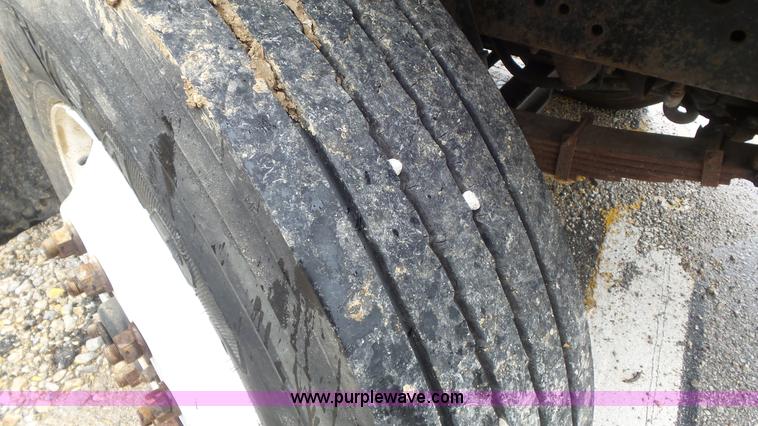 image for item K1401 2000 International 4900 dump truck