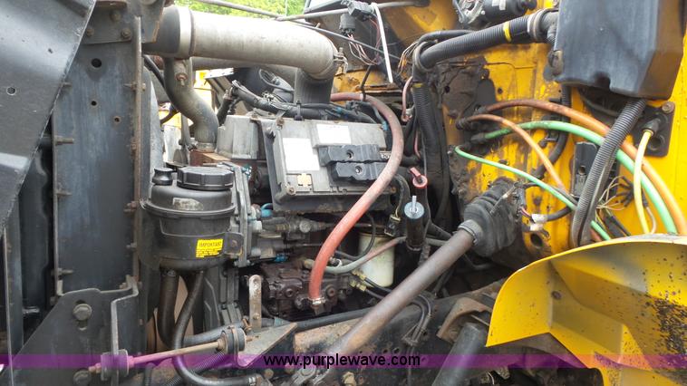 image for item K1401 2000 International 4900 dump truck