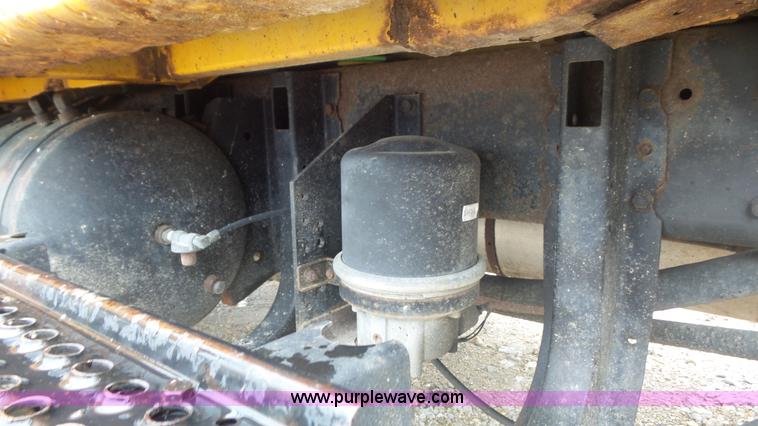 image for item K1401 2000 International 4900 dump truck