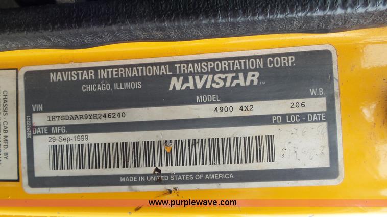 image for item K1401 2000 International 4900 dump truck