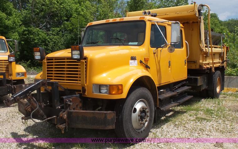 image for item K1402 2001 International 4900 dump truck