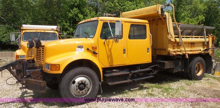 image for item K1402 2001 International 4900 dump truck