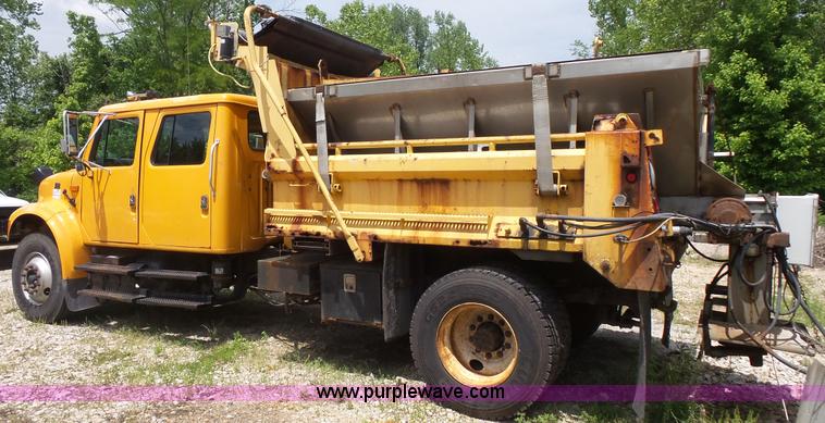 image for item K1402 2001 International 4900 dump truck