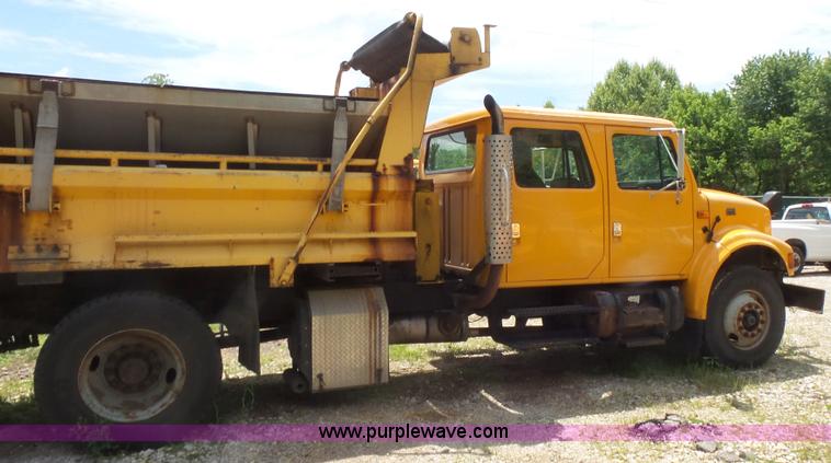 image for item K1402 2001 International 4900 dump truck