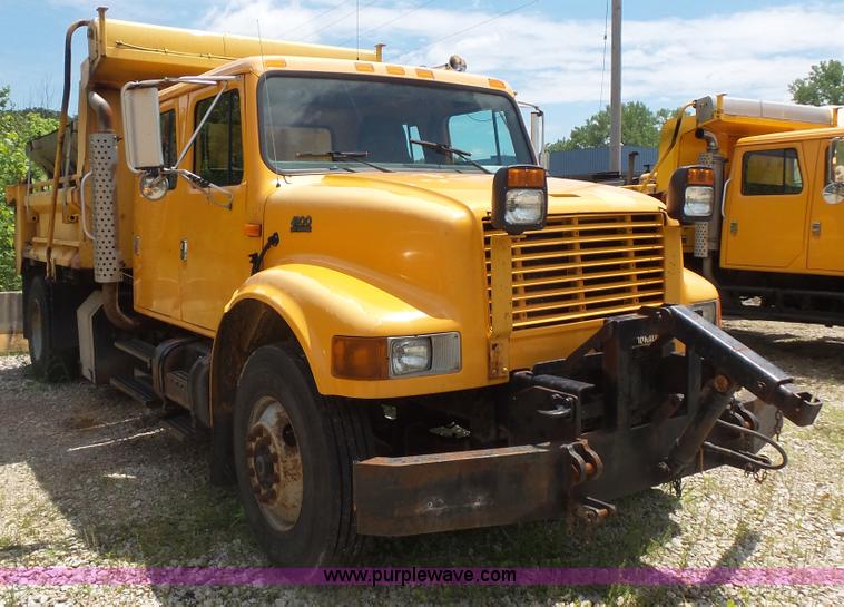 image for item K1402 2001 International 4900 dump truck