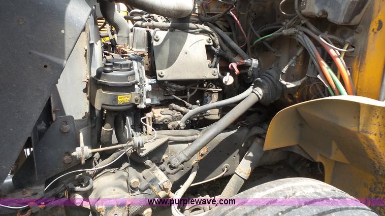 image for item K1402 2001 International 4900 dump truck