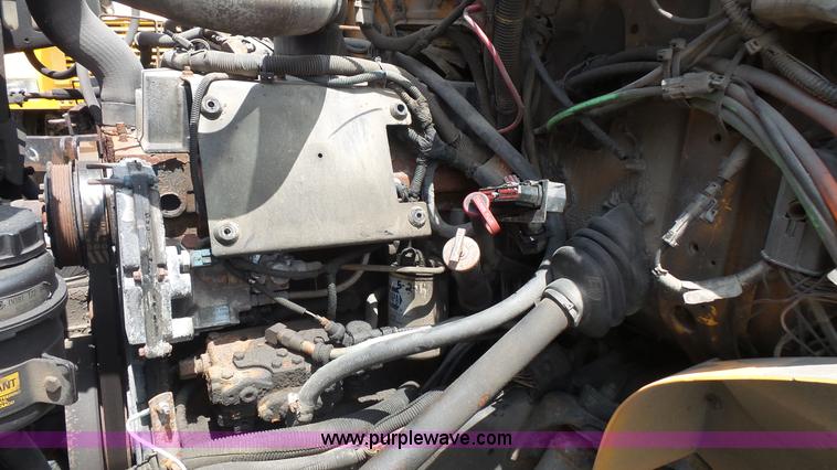 image for item K1402 2001 International 4900 dump truck