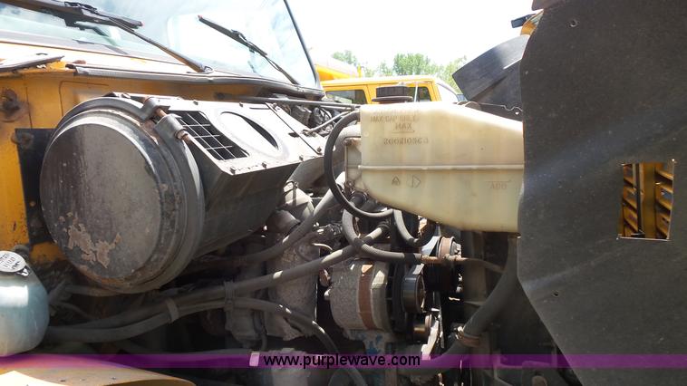 image for item K1402 2001 International 4900 dump truck