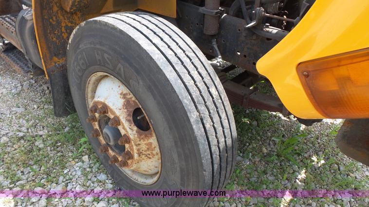 image for item K1402 2001 International 4900 dump truck