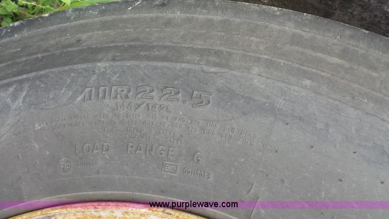 image for item K1402 2001 International 4900 dump truck