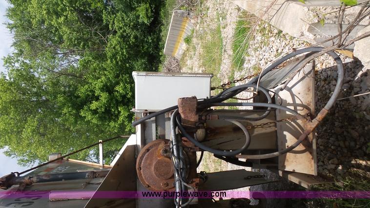 image for item K1402 2001 International 4900 dump truck