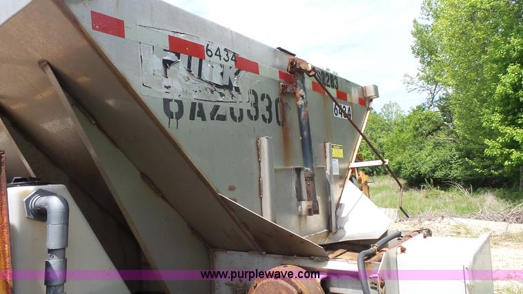 image for item K1402 2001 International 4900 dump truck