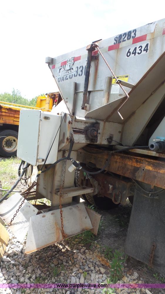 image for item K1402 2001 International 4900 dump truck