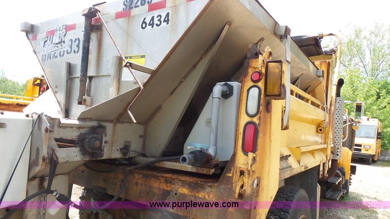image for item K1402 2001 International 4900 dump truck