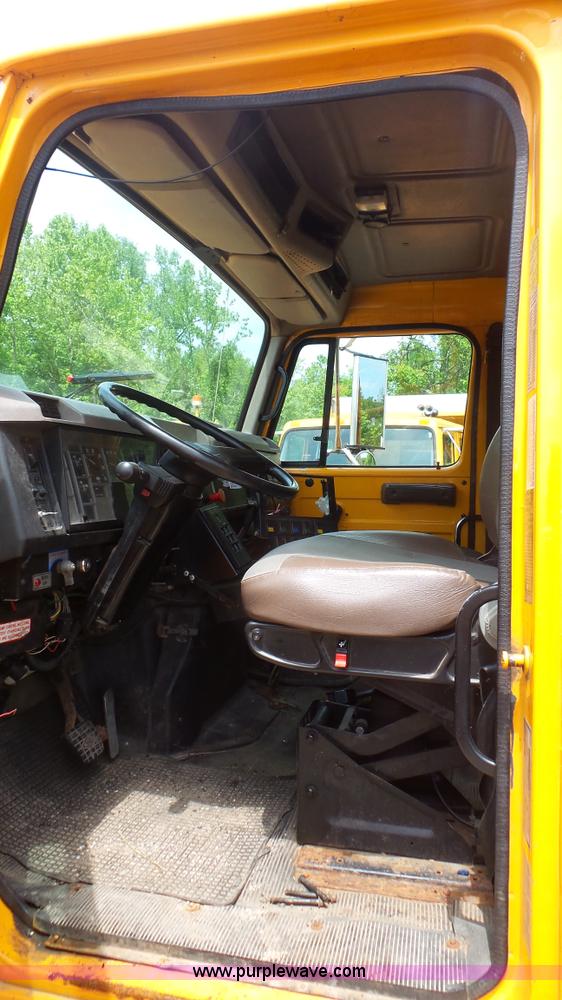 image for item K1402 2001 International 4900 dump truck