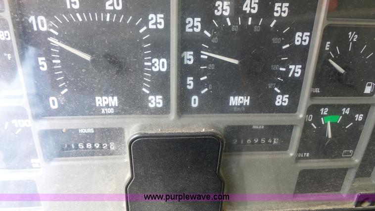 image for item K1402 2001 International 4900 dump truck