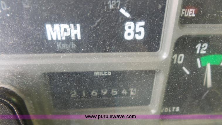 image for item K1402 2001 International 4900 dump truck