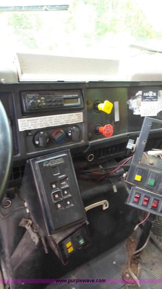 image for item K1402 2001 International 4900 dump truck