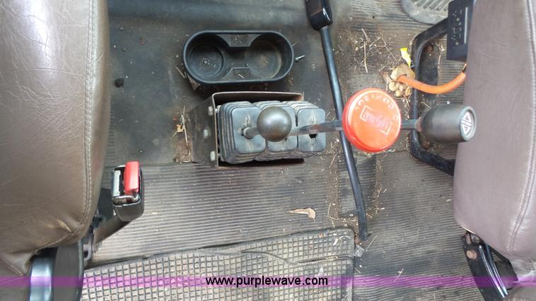 image for item K1402 2001 International 4900 dump truck