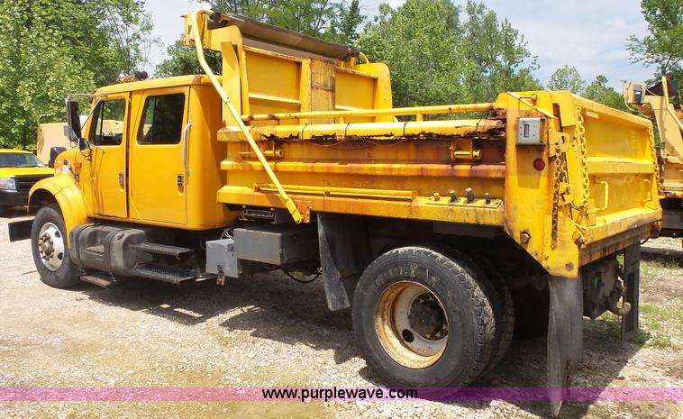 image for item K1403 2002 International 4900 dump truck