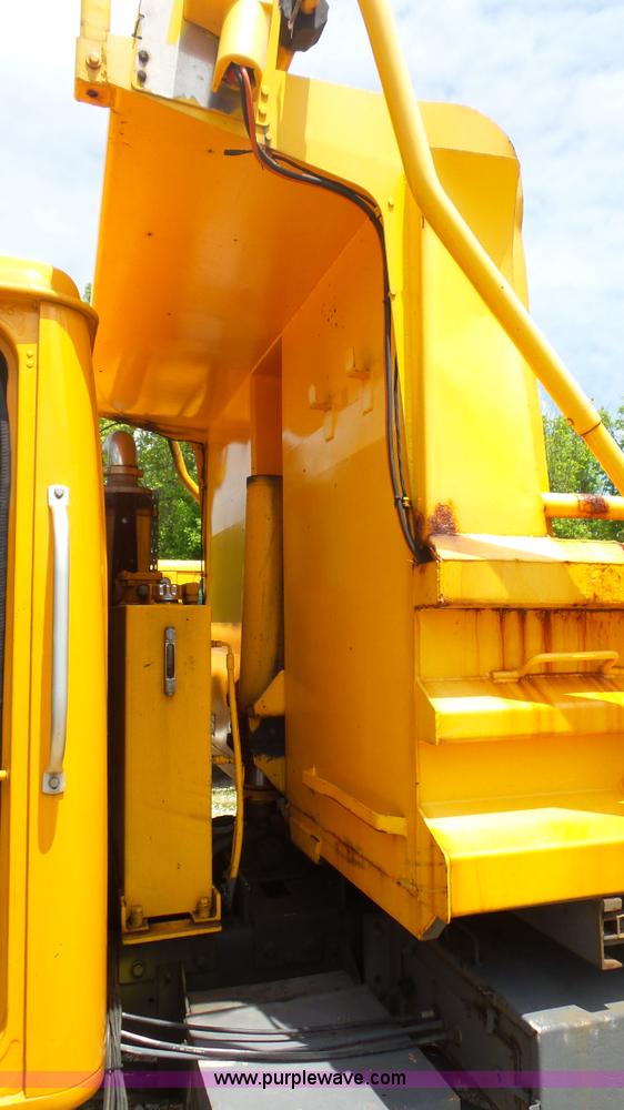 image for item K1403 2002 International 4900 dump truck