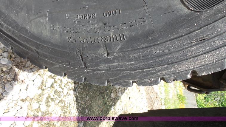 image for item K1403 2002 International 4900 dump truck